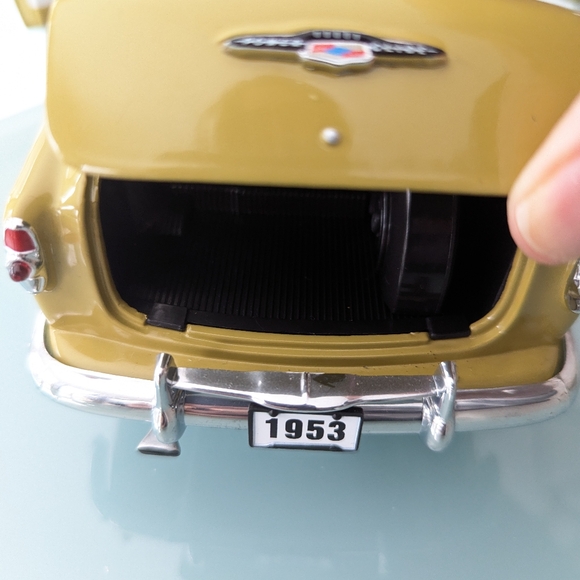 Sun Star 1953 Chevrolet Bel Air Convertible Die Cast Model Car Collectible 1:18 - Picture 9 of 12